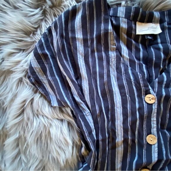 Universal Thread Striped Button Front Shirt, XS - Picture 4 of 6